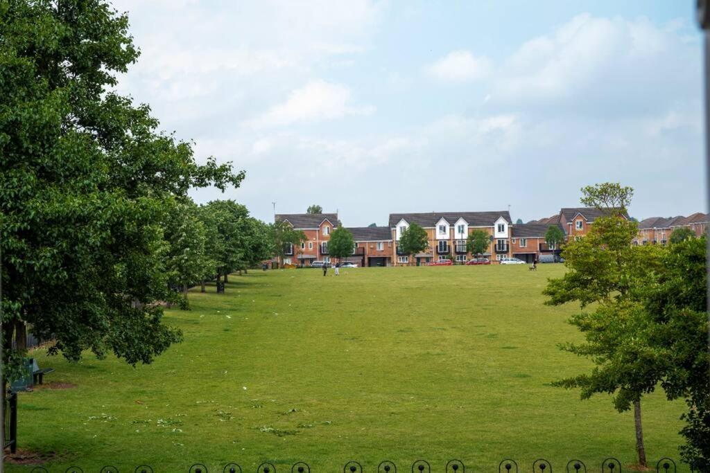 Daimler House - Cosy Home Near Coventry City Centre מראה חיצוני תמונה